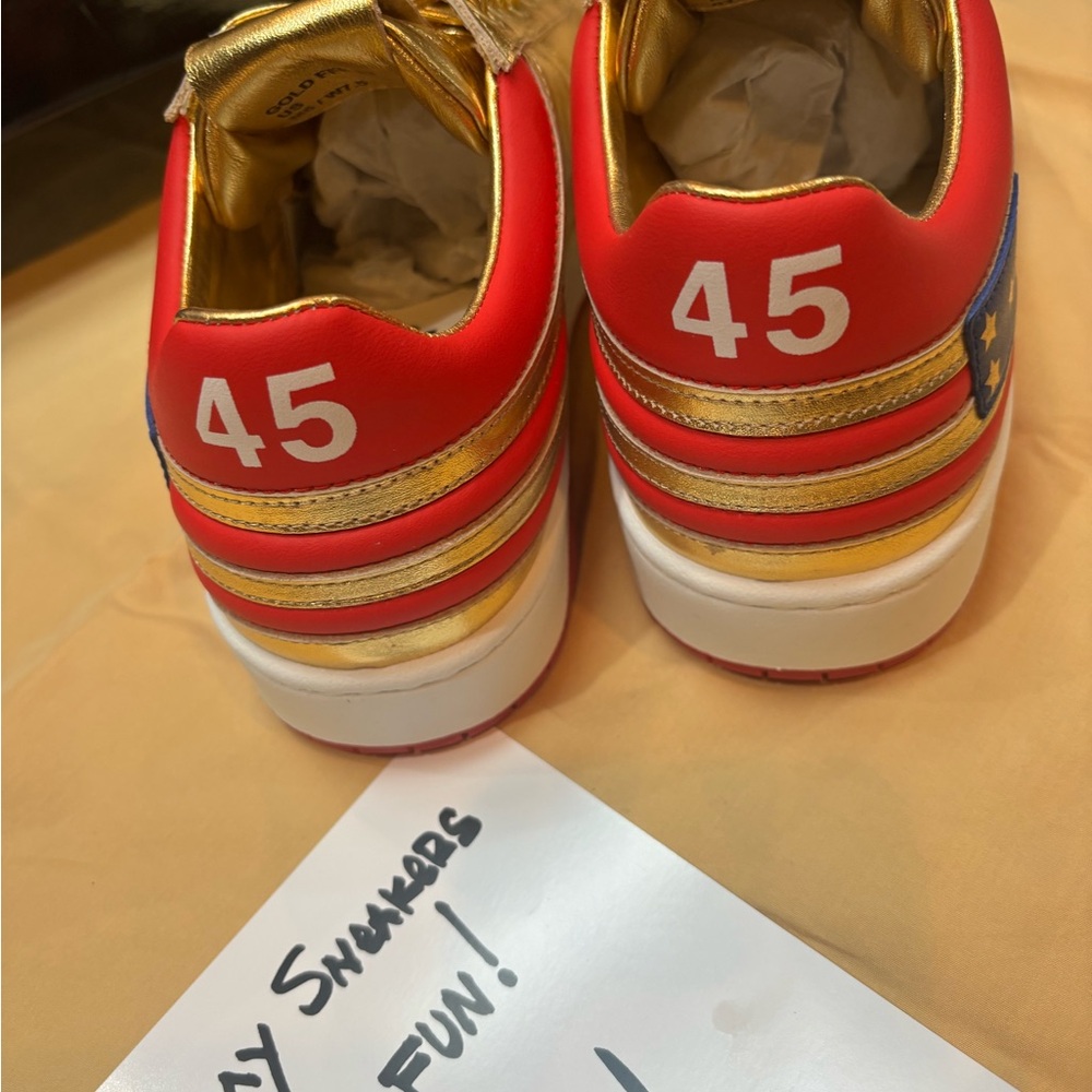 Real, authentic and unworn gold Trump sneakers. Soft, tough and beautiful! - Picture 2 of 5
